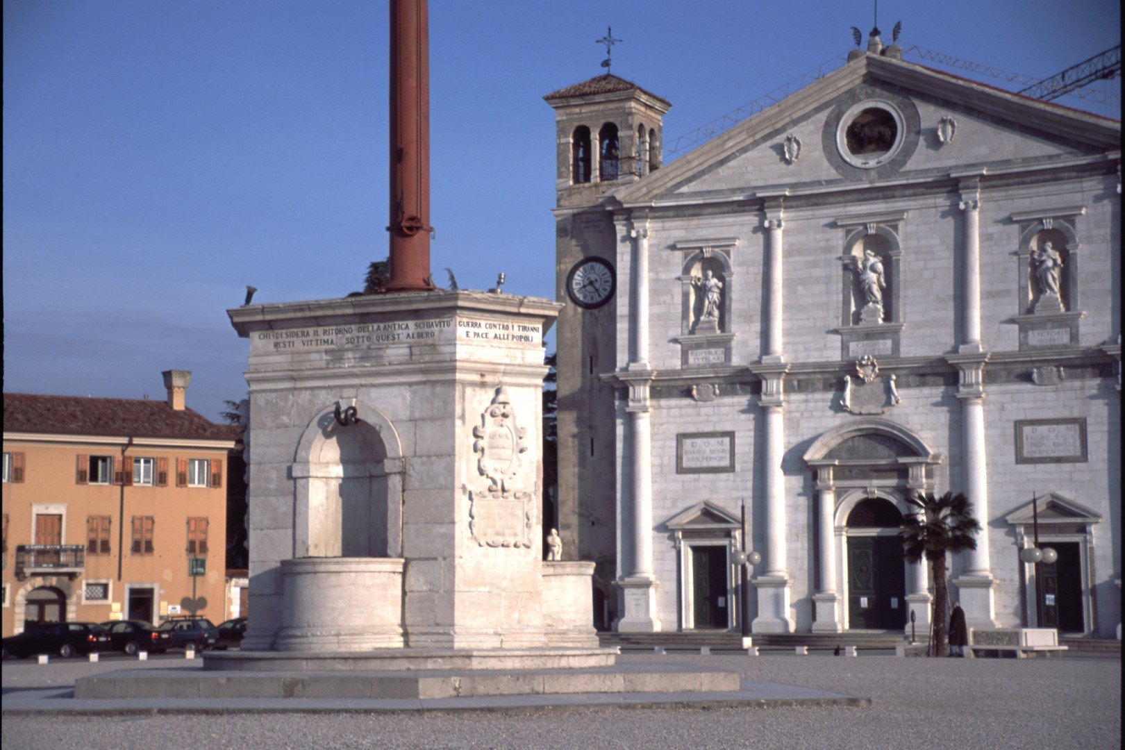 Piazza Grande, Stendardo e Duomo Dogale (foto Comune di Palmanova) (Large)
